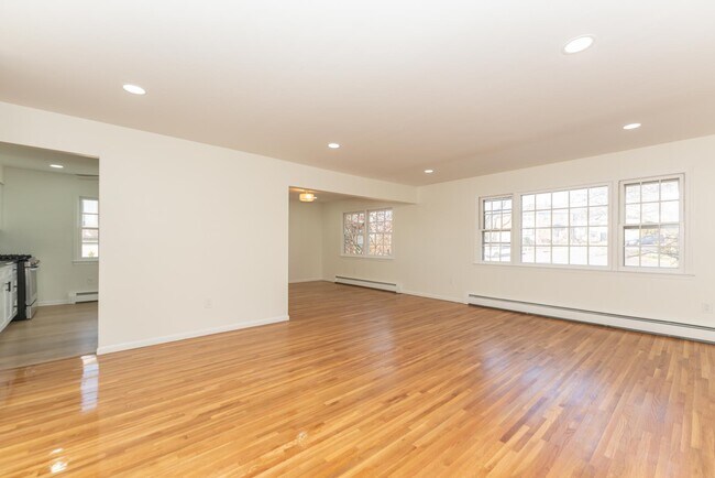 Apartment Main view - 32 Roseland Ave Apartment Unit 1