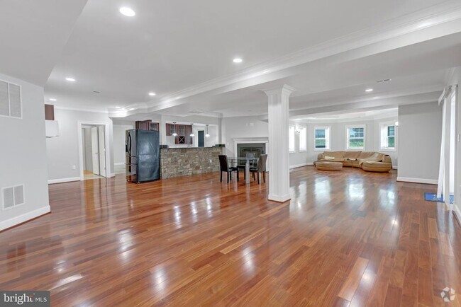 Building Photo - 6529 Fairlawn Dr Rental