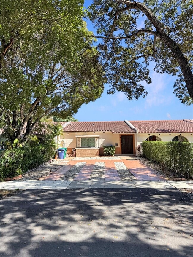 Photo - 6936 Holly Rd