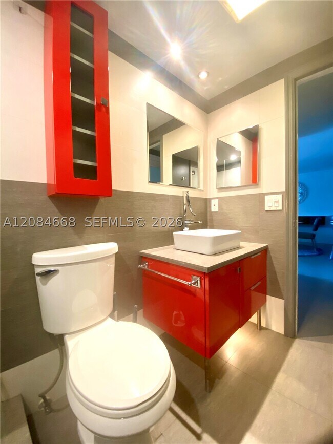 400 Golden Isles Dr Unidad 9