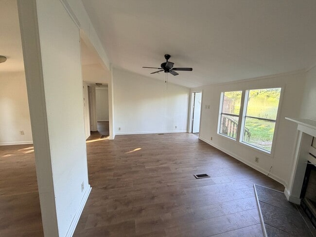 Photo - Updated 3-Bedroom Mobile Home with Modern Finishes in Valdosta