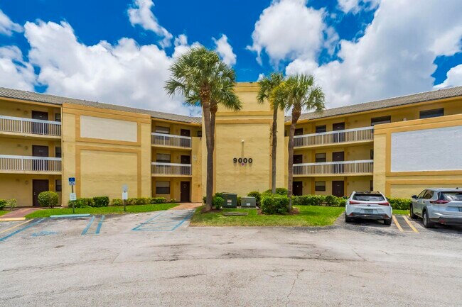 Building Photo - 9000 NW 28th Dr Unit 1-204