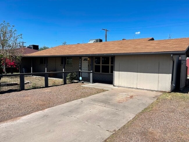 Building Photo - 3944 W Bethany Home Rd