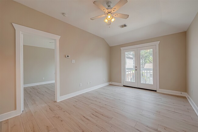 Building Photo - 1110 E 24th St Rental