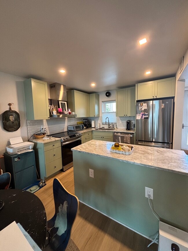 Full Kitchen, Brand new appliances - 7665 Sun Island Dr S Unit 204