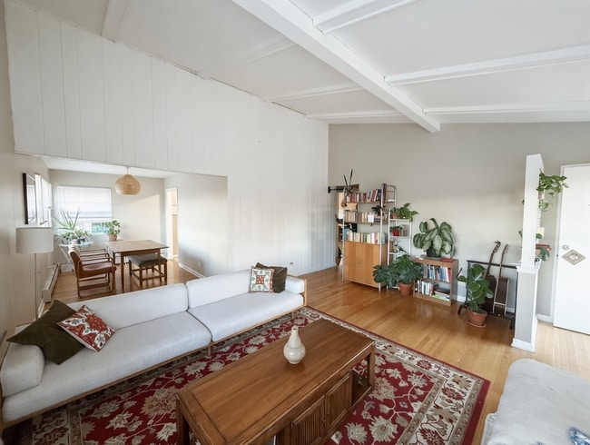 Photo - 921 College Ave Unit #B