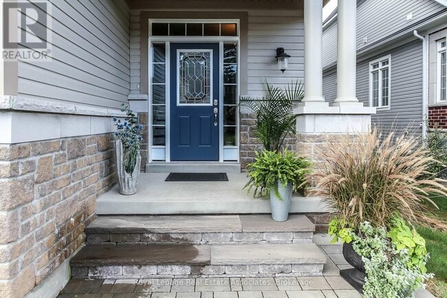 Photo - 139 White Sands Way