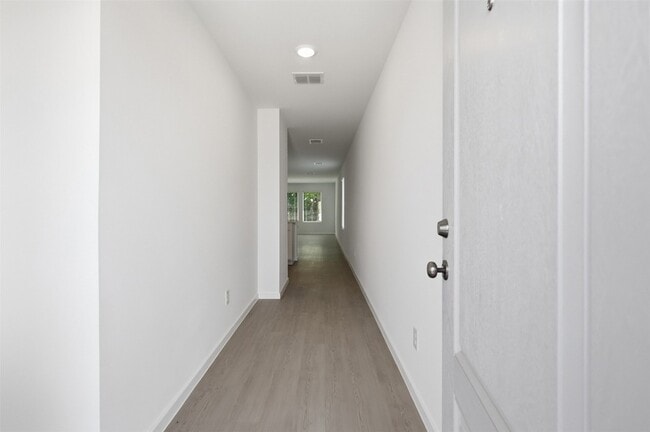Photo - 3040 Campeiro Ave