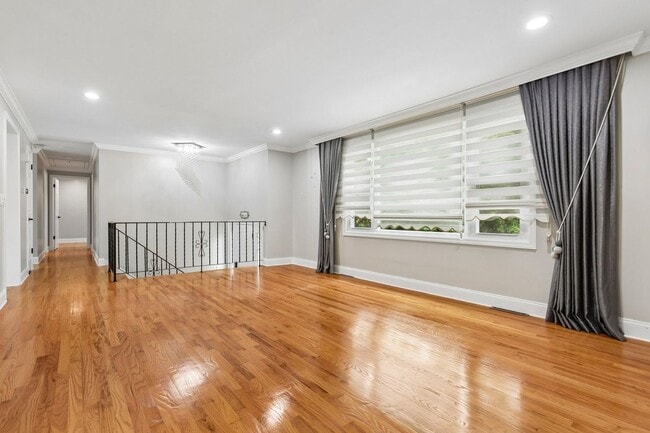 Photo - 122 Upper State St