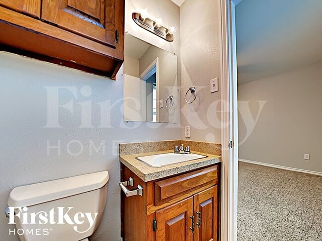 Photo - 213 E 5th St