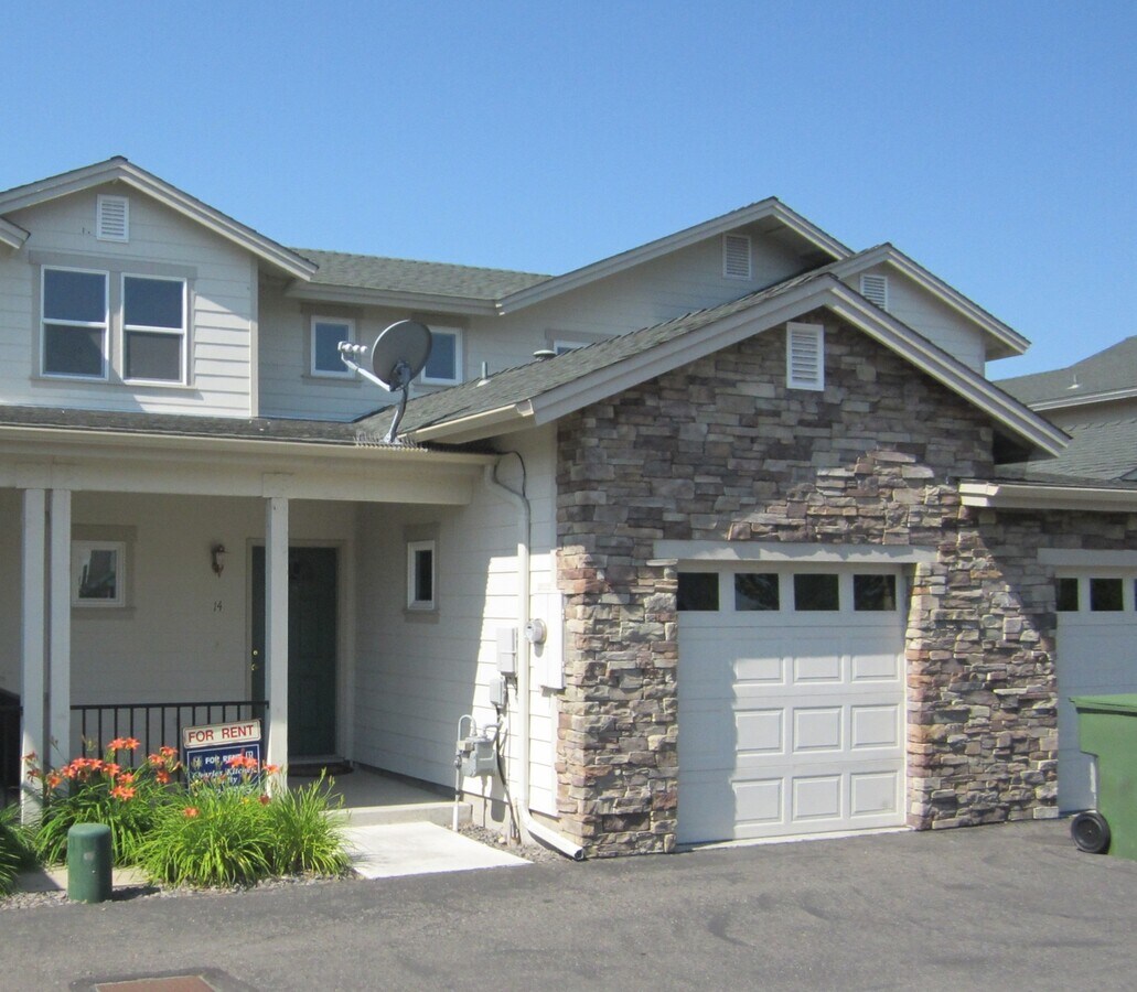 Beautiful 2 Bedroom Townhouse With Loft - Beautiful 2 Bedroom Townhouse With Loft
