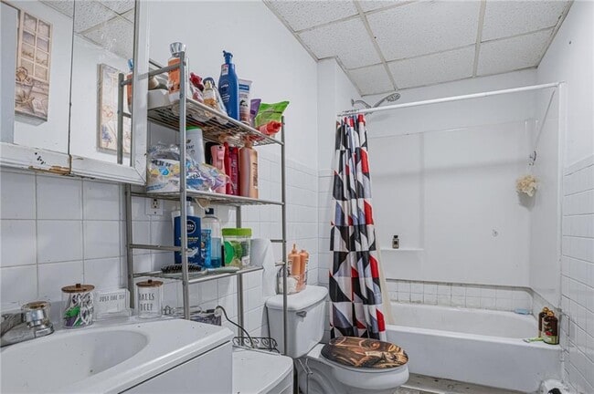 937 Social St Unit 1