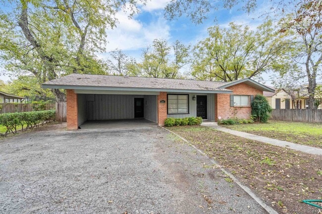 Photo - 214 W Strickland St