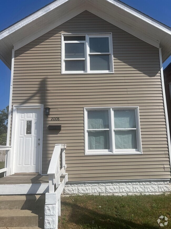 Building Photo - 2008 Kishwaukee St Rental