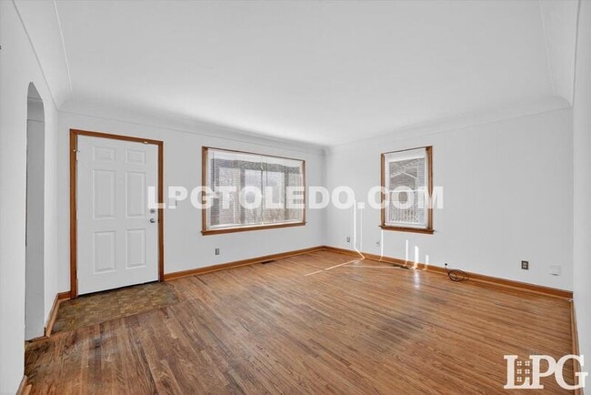 Photo - 1525 Akron St