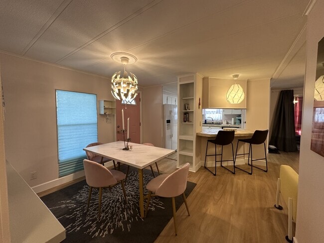 Photo - 283 Apricot St