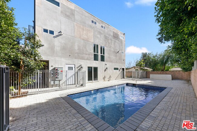 Photo - 15106 Roxford St Unit 13621