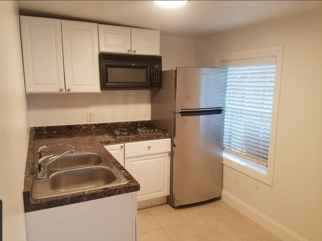 Building Photo - 4301 SW 135th Ave Unit Anexo Y