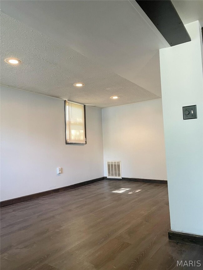 Photo - 1717 Lasalle St