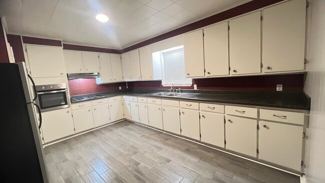 Photo - Clearview/ Atlanta Duplex Unit B