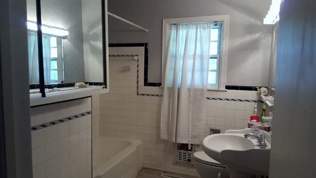 Photo - 2030 W Admiral Ave