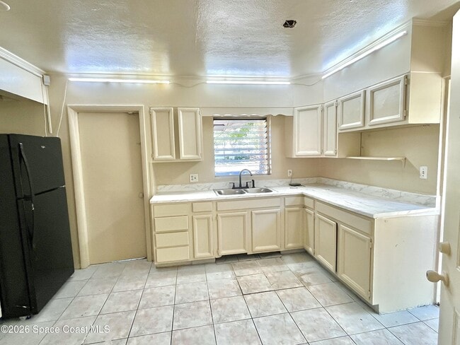 Photo - 316 E Strawbridge Ave