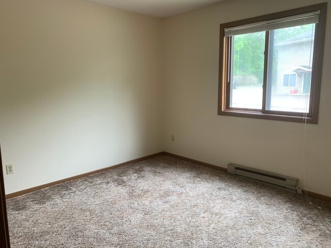 Photo - 402 3rd St W