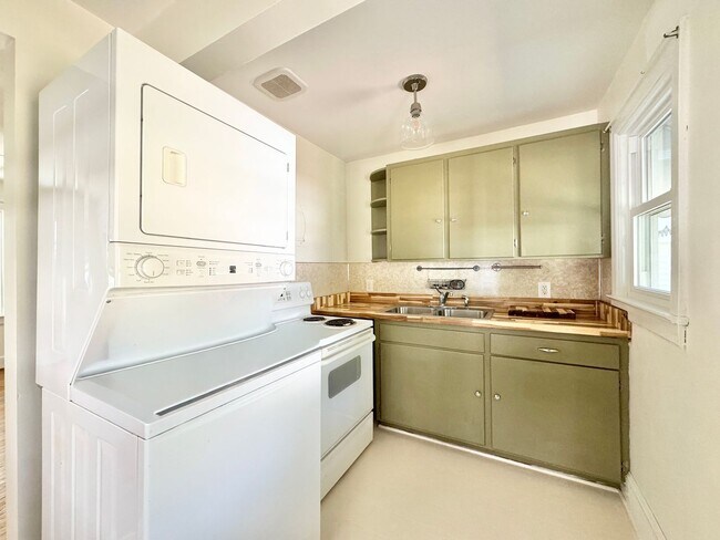 Photo - Lovely 2 Bedroom Convenient to Wendover