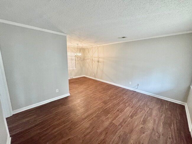 Photo - 2050 Sharon Ln