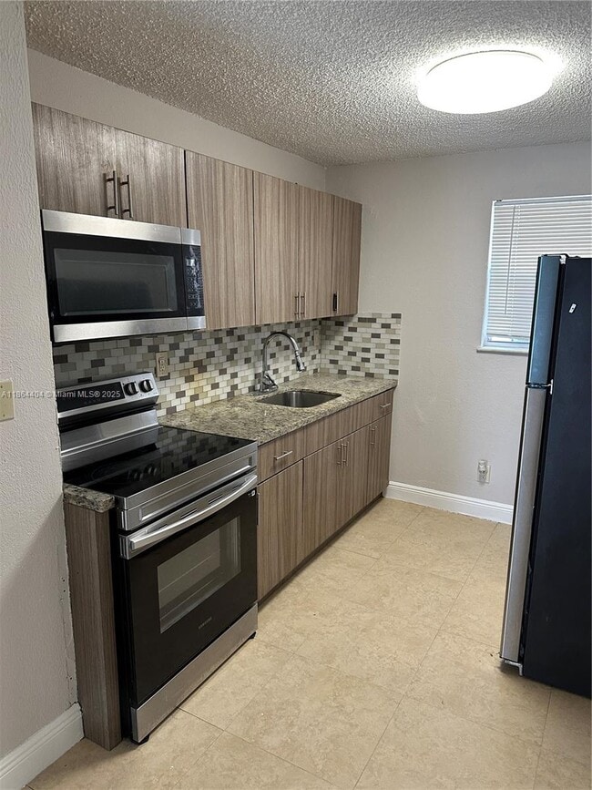 Building Photo - 1541 NW 2nd St Unit B Rental