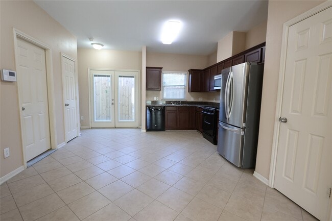 Photo - 2219 Naomi St