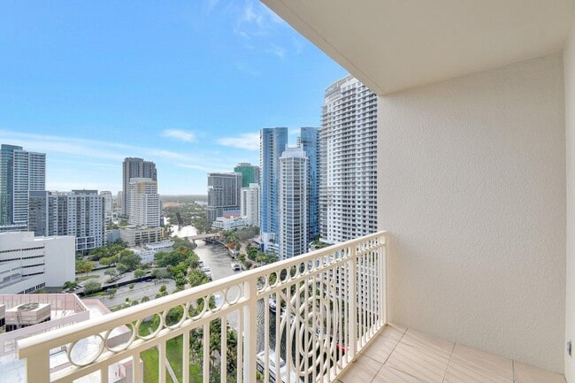 Building Photo - 511 SE 5th Ave Unit 2315