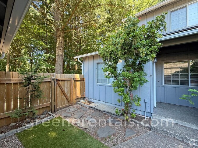 Building Photo - Quaint 2BR 1.5BA Condo in the Vineyards