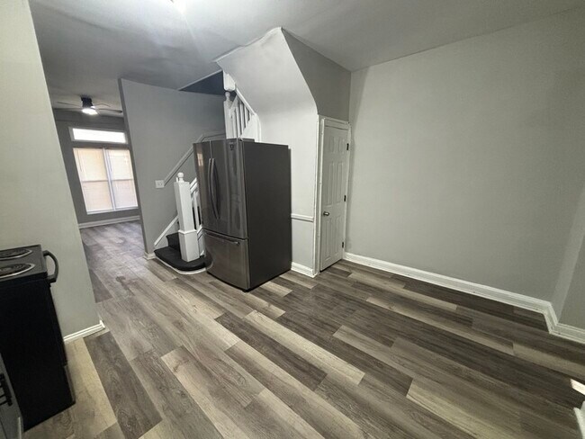 Photo - 2 bedroom PLUS den with Fireplace