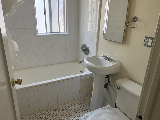 Photo - 238 S Kenmore Ave Unit S Kenmore