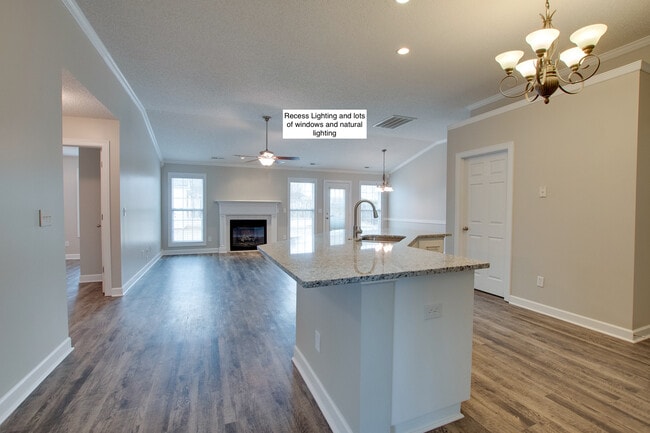 Cocina ampliada, sala familiar, vista 2 - 104 Kings Cross Dr