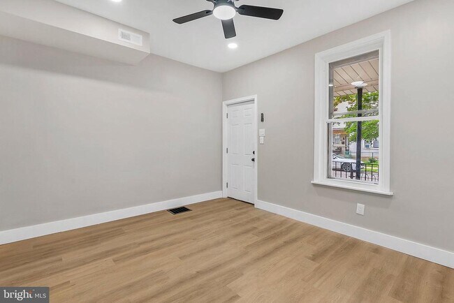 Photo - 4920 Knorr St