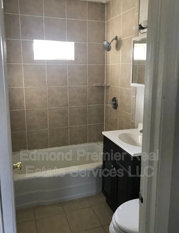 Photo - 512 NW 95th St