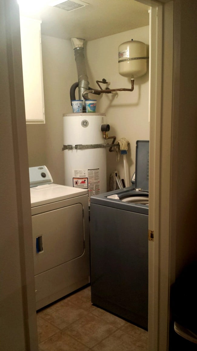 Building Photo - 1050 Harbor Heights Dr Unit A