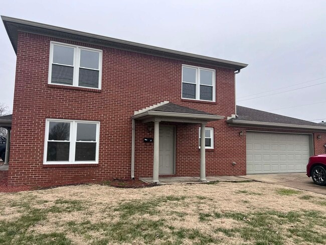 Building Photo - 10 E Poston Rd