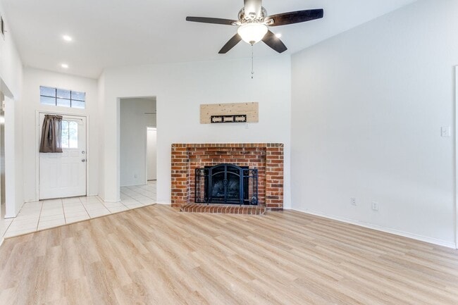 Photo - 215 Meadowbrook Ln