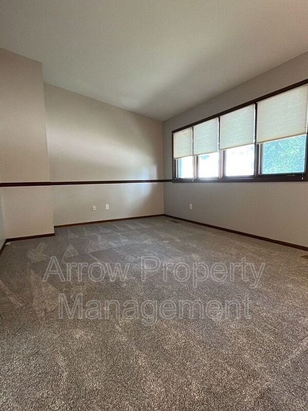 Photo - 1925 Manor Ct