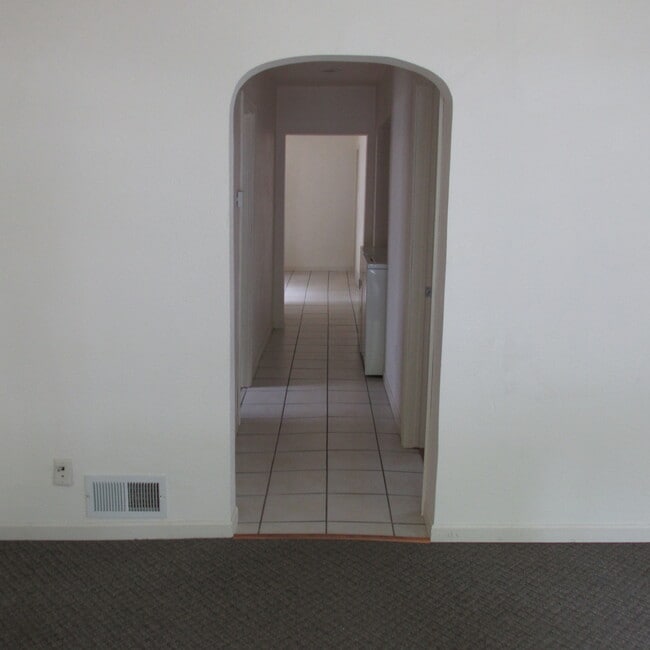 hallway to kitchen - 615 Hudson St Unit 615