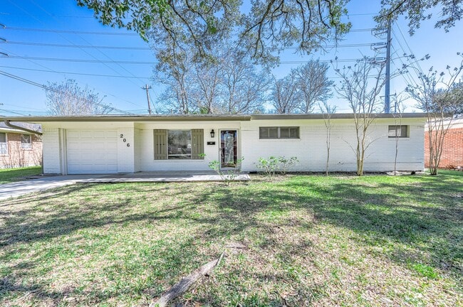 Photo - 206 Crestview Dr