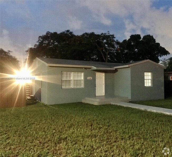 Building Photo - 1185 NW 125th St Rental