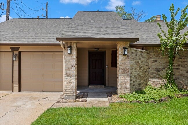 Photo - 21435 Deerhaven Dr