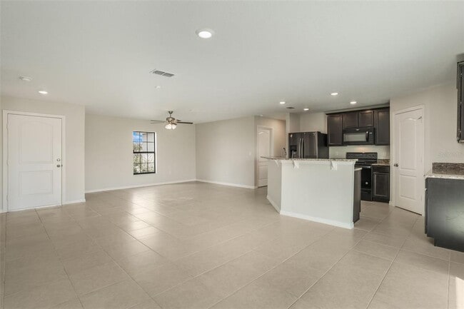Photo - 1172 Moyle Way