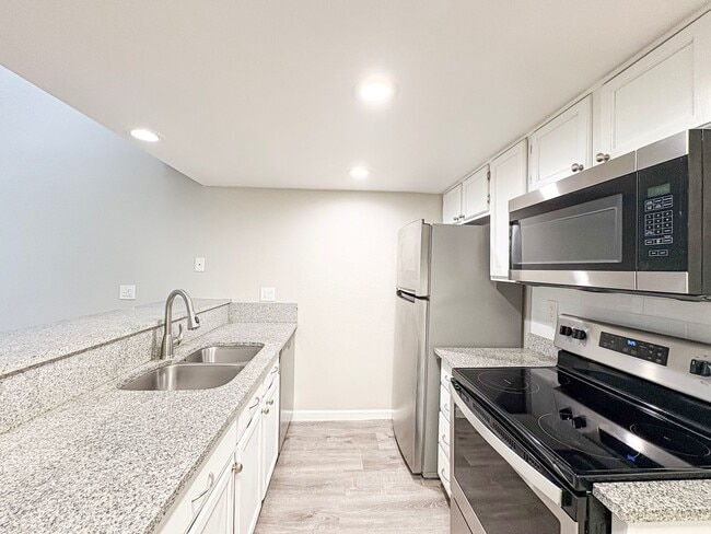 Photo - Maryland Court Apartments