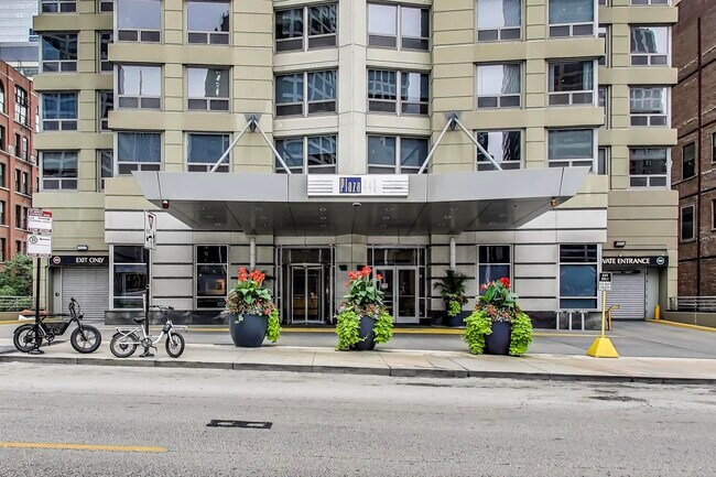 Photo - 440 N Wabash Ave Unidad 1605