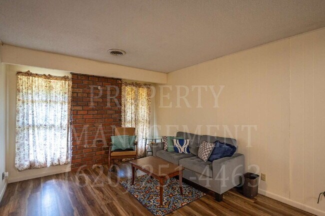 Photo - Charming 2-Bedroom Oasis in the Heart of Coffeyville Unit Apartment E